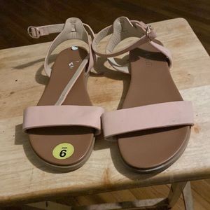 These are a size 9 the color is tan